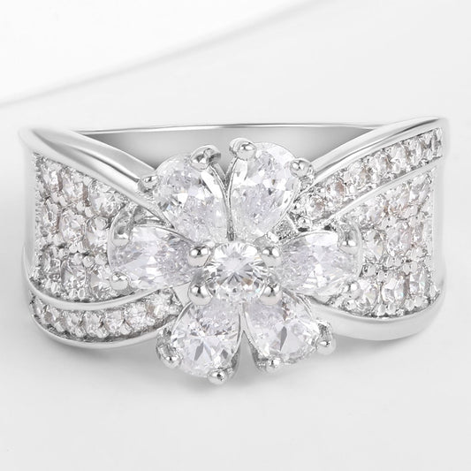 Pozlacená slitina - Prsten s Bílým Emporia® Křišťálem přibližná hmotnost: 10 gramů