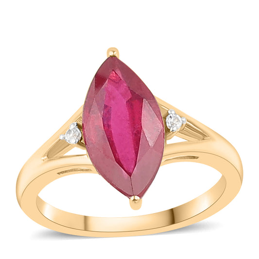 Pozlacené Stříbro 925/1000 - Prsten s Thajským Rubínem a Bílým Topazem - Karátové číslo: 3.4. přibližná hmotnost: 3.03 gramů