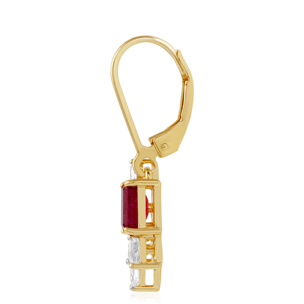 Pozlacené Stříbro 925/1000 - Náušnice s Thajským Rubínem a Bílým Topazem - Karátové číslo: 2.74. přibližná hmotnost: 2.86 gramů