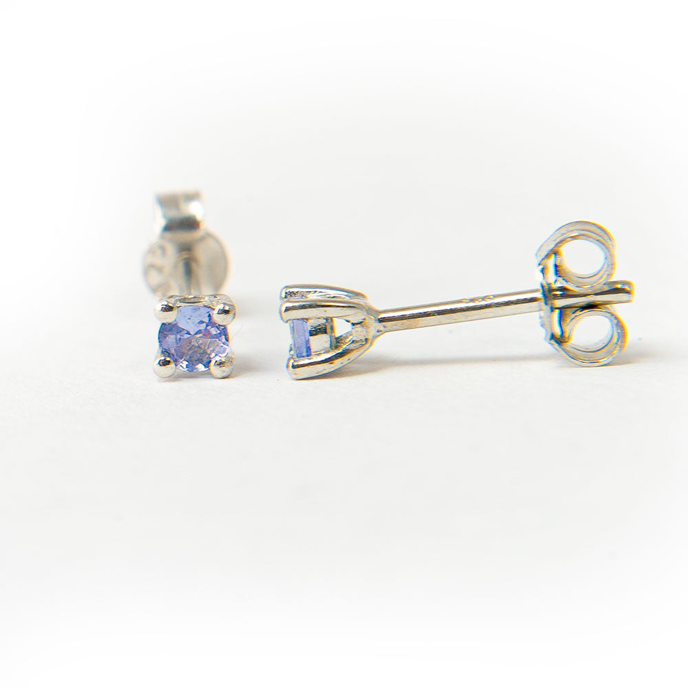Stříbro 925/1000 - Náušnice s AAA Tanzanitem - Karátové číslo: 0.22. přibližná hmotnost: 0.72 gramů