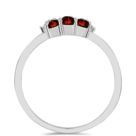 Stříbro 925/1000 - Prsten s Bartonským Granátem a Bílým Topazem - Karátové číslo: 1.47. přibližná hmotnost: 2.72 gramů