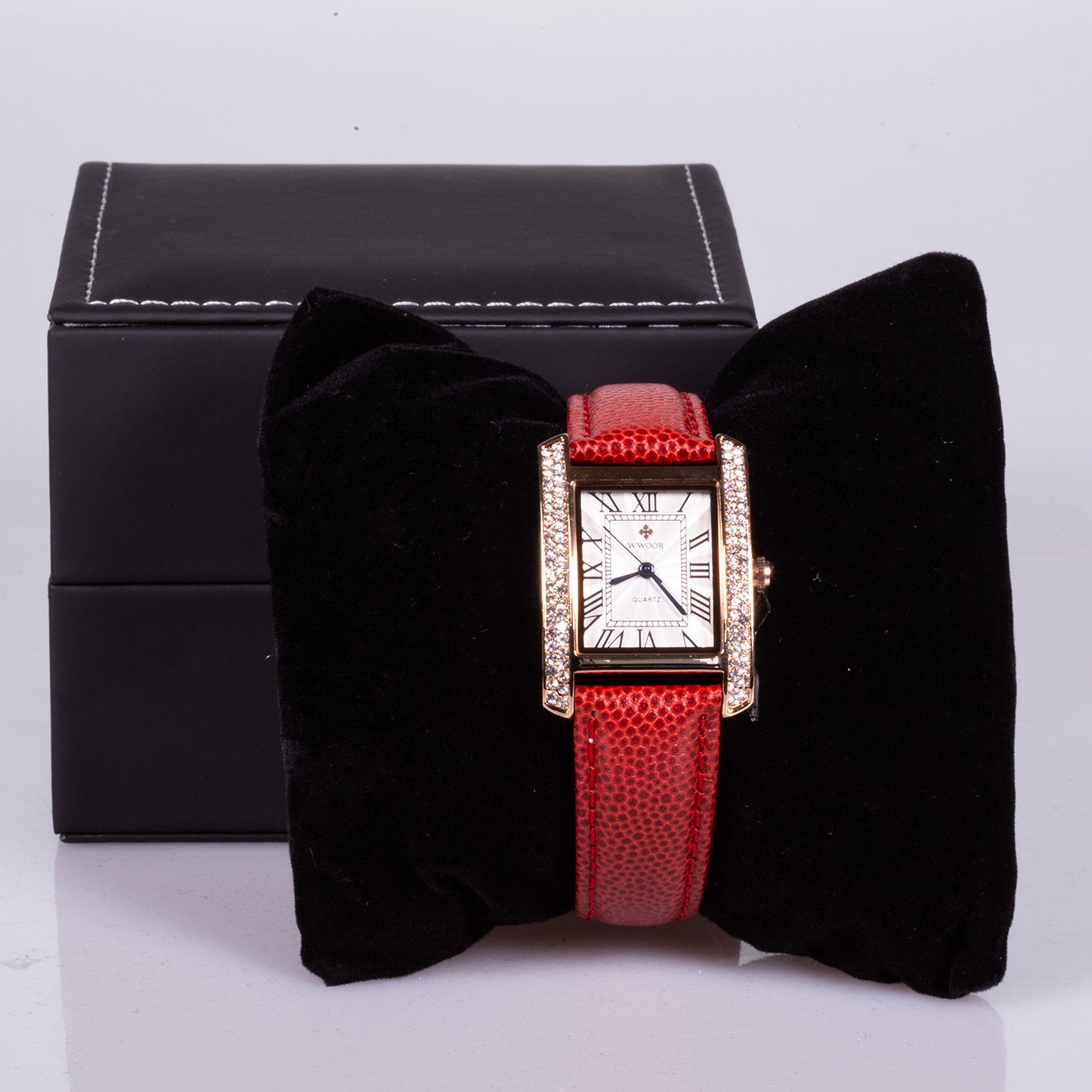 Hodinky z Ušlechtilé Oceli s Červeným Koženým Řemínkem, Bílým Ciferníkem a Zirkonem
