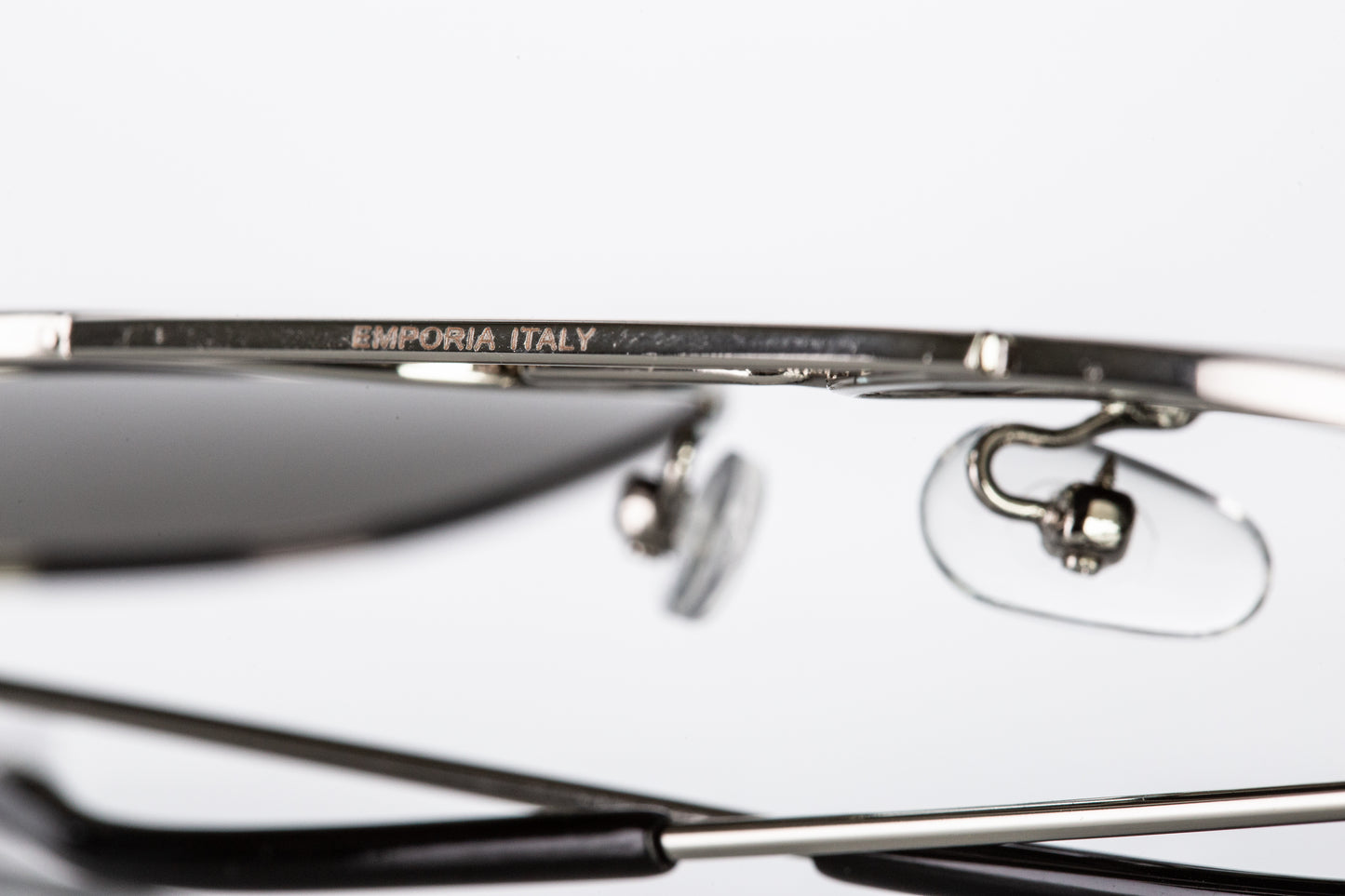 Emporia Italy - série Aviator "ŠÉF", polarizované sluneční brýle s UV filtrem, s pevným pouzdrem a čisticím hadříkem, tmavě šedé čočky, obroučky stříbrné barvy