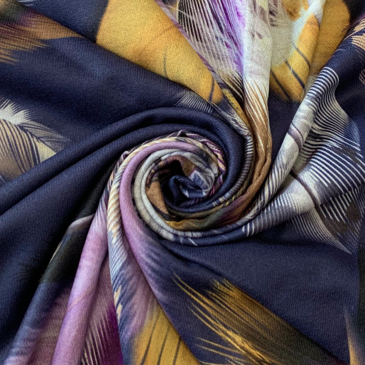 Vlněná šála-šátek, 70 cm x 180 cm, Motiv peří, Námořnická modrá