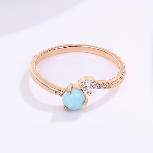 Pozlacená slitina - Prsten s Modrým Emporia® Křišťálem a Bílým Emporia® Křišťálem přibližná hmotnost: 10 gramů