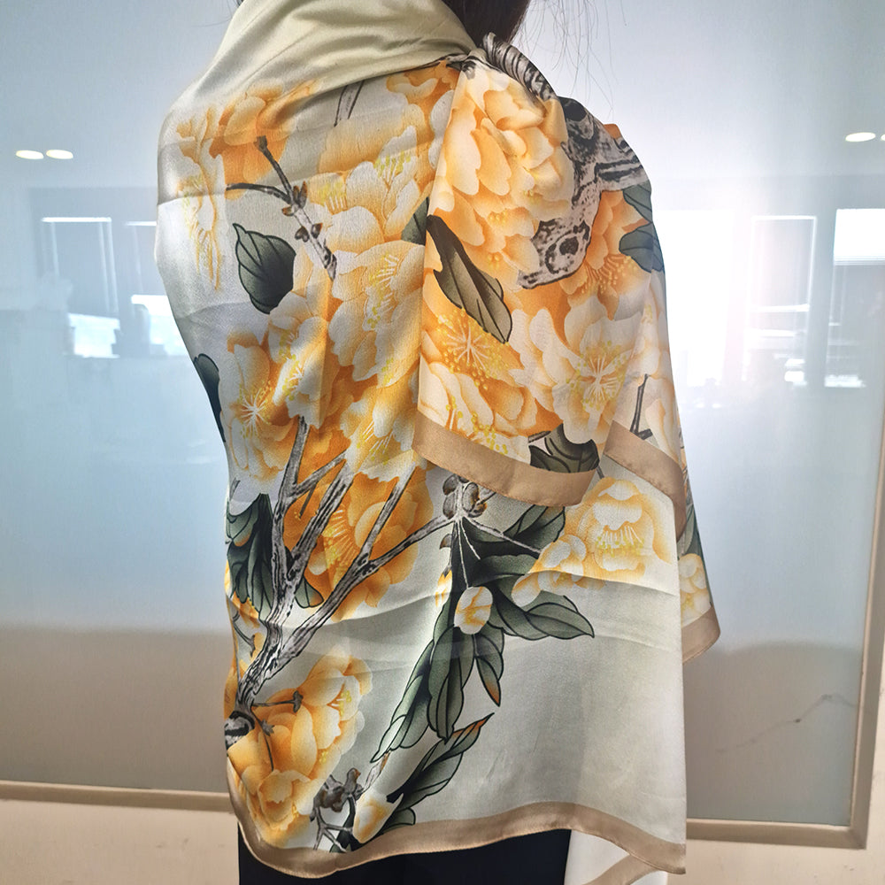 Šátek Rozkvetlé květiny (Blooming Flowers), žlutá, 85 cm x 180 cm, 100% veganské hedvábí 3 
