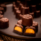1 kg hořké čokoládové pralinky plněné vaječným likérem