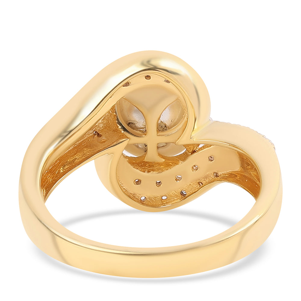 Pozlacený Stříbrný Prsten s Bílou Sladkovodní Perlou a Bílým Topazem