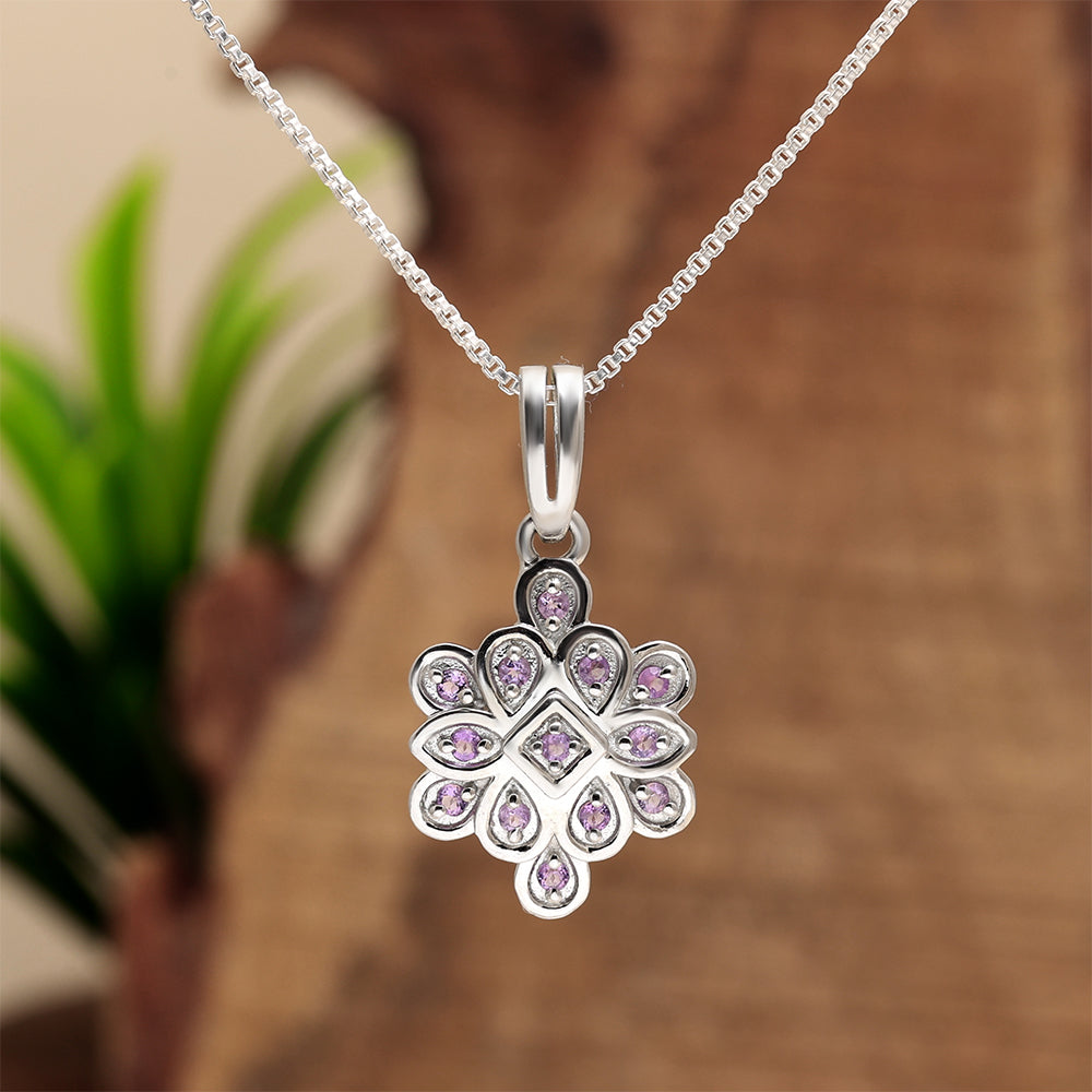 Stříbro 925/1000 - Přívěsek s Brazilským Ametystem - Karátové číslo: 0.17. přibližná hmotnost: 2.1 gramů