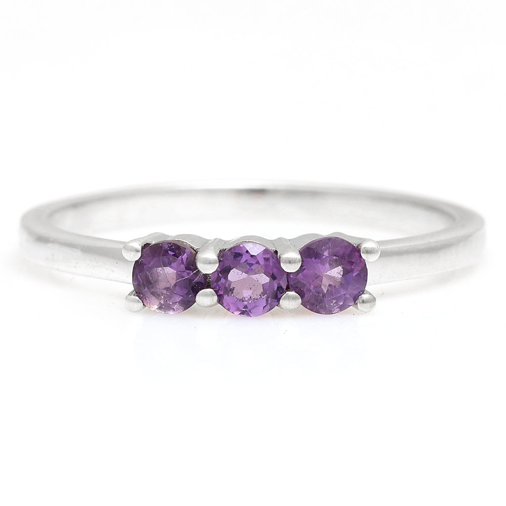 Stříbro 925/1000 - Prsten s Brazilským Ametystem - Karátové číslo: 0.35. přibližná hmotnost: 1.54 gramů