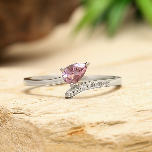 Stříbro 925/1000 - Prsten s Brazilským Ametystem a Bílým Topazem - Karátové číslo: 0.38. přibližná hmotnost: 1.95 gramů