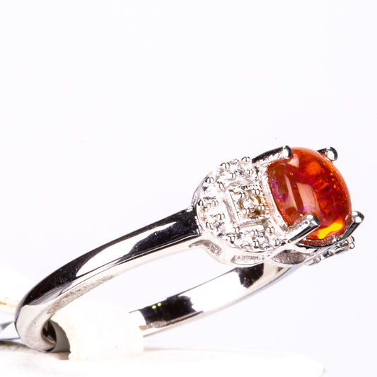 Stříbrný Prsten s Oranžovým Opálem z Lega Dembi a Bílým Topazem