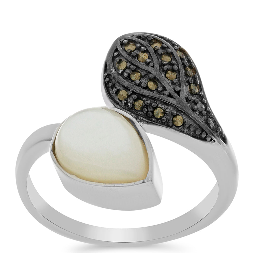 Stříbrný Prsten s Rakouským Markazitem a Lasturou