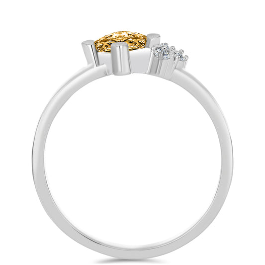 Stříbro 925/1000 - Prsten se Šampaňským Moissanitem a Bílým Topazem - Karátové číslo: 0.42. přibližná hmotnost: 1.94 gramů