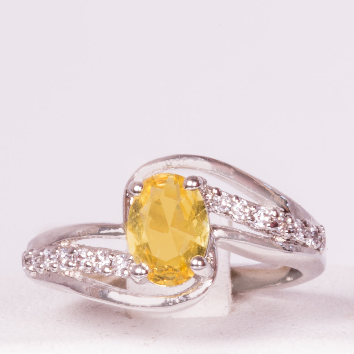 Bílým Zlatem Pozlacený Slitinový Prsten se Žlutým Emporia® Křišťálem