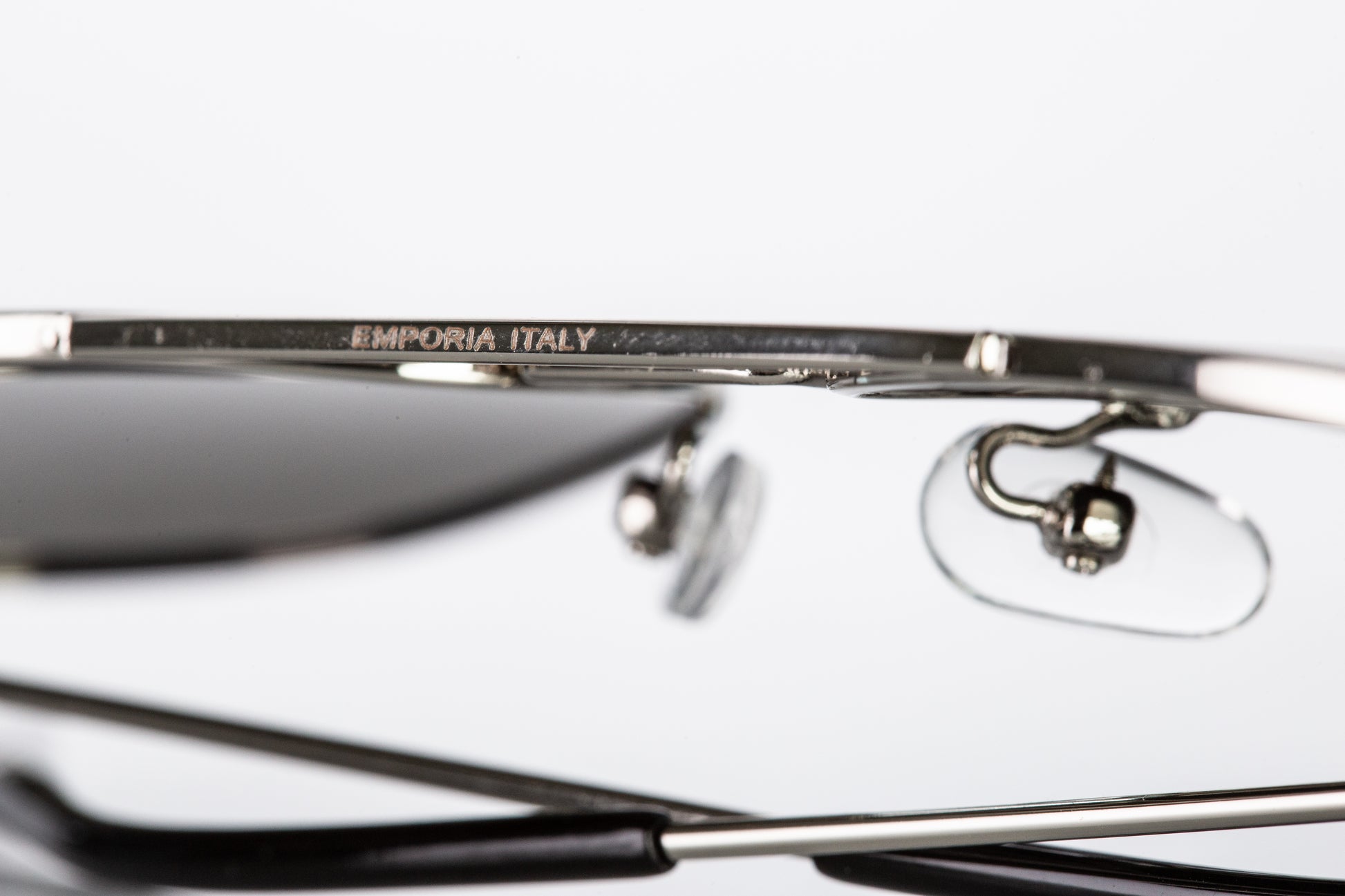 Emporia Italy - série Aviator "KRYSTAL", polarizované sluneční brýle s UV filtrem, s pevným pouzdrem a čisticím hadříkem, chromově-stříbrné čočky, obroučky stříbrné barvy 8 